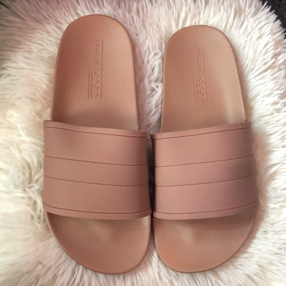 ASOS DESIGN Wide Fit Freya pool slider in beige